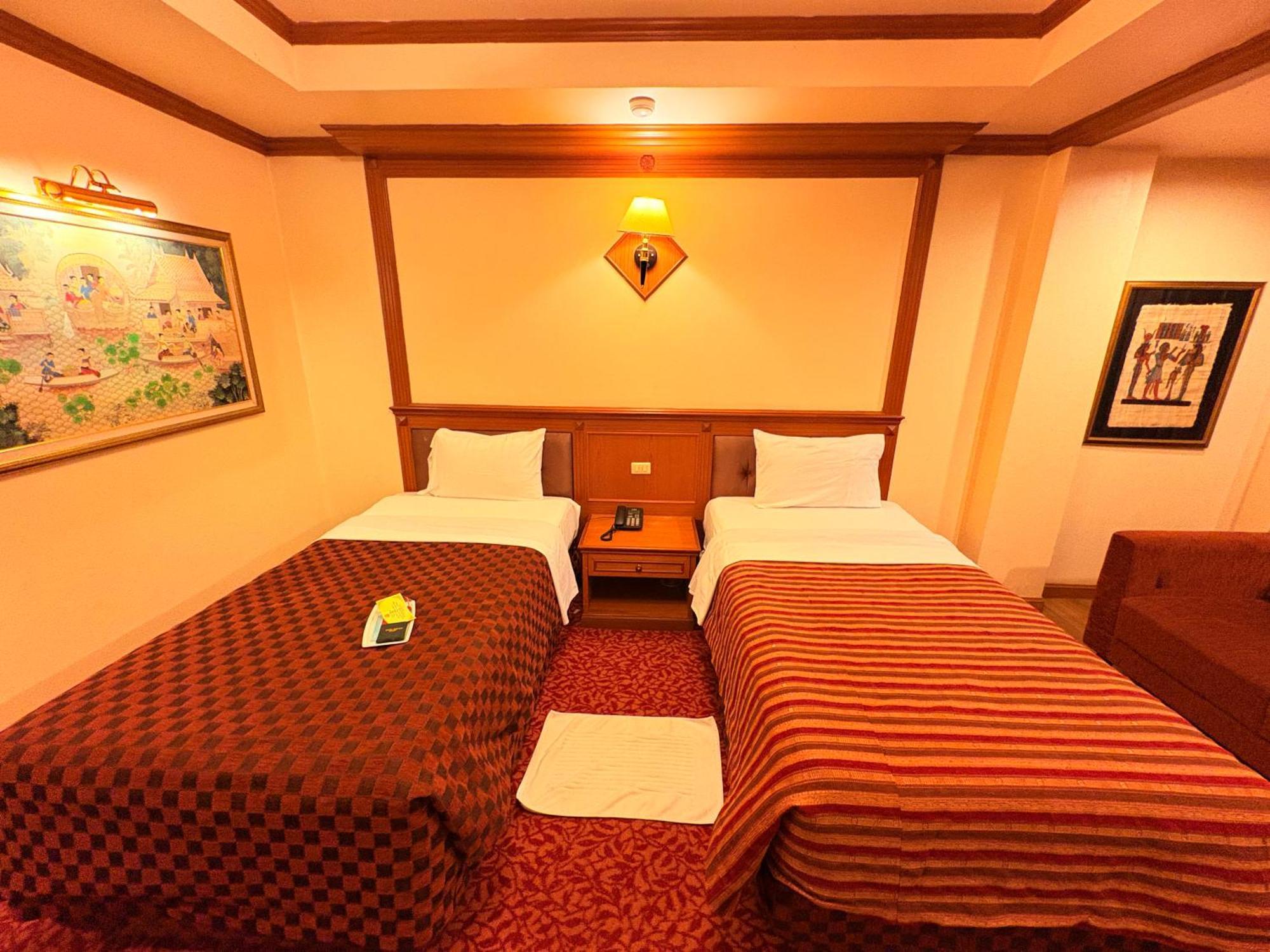 Taksilahotel Maha Sarakham Extérieur photo