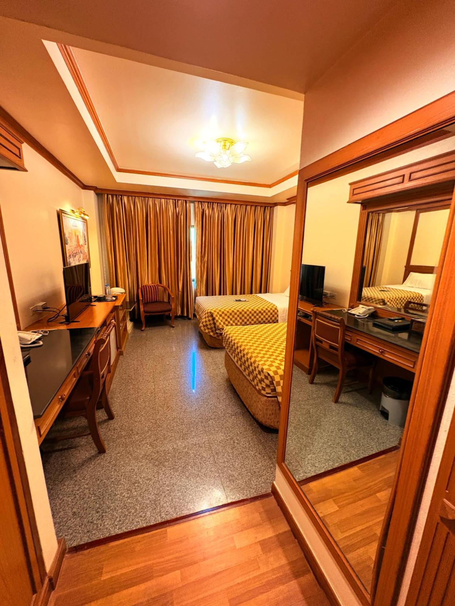 Taksilahotel Maha Sarakham Extérieur photo