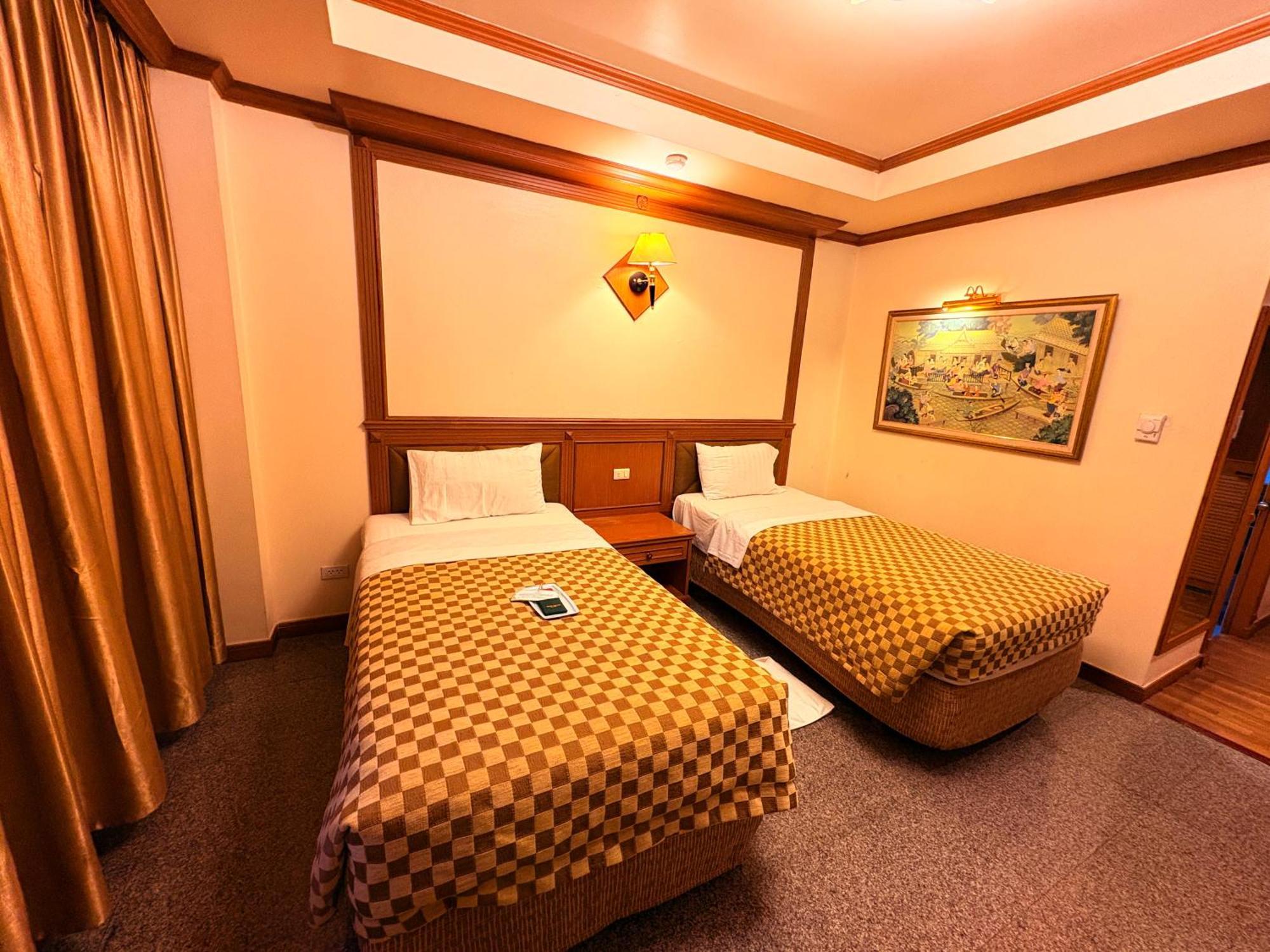 Taksilahotel Maha Sarakham Extérieur photo