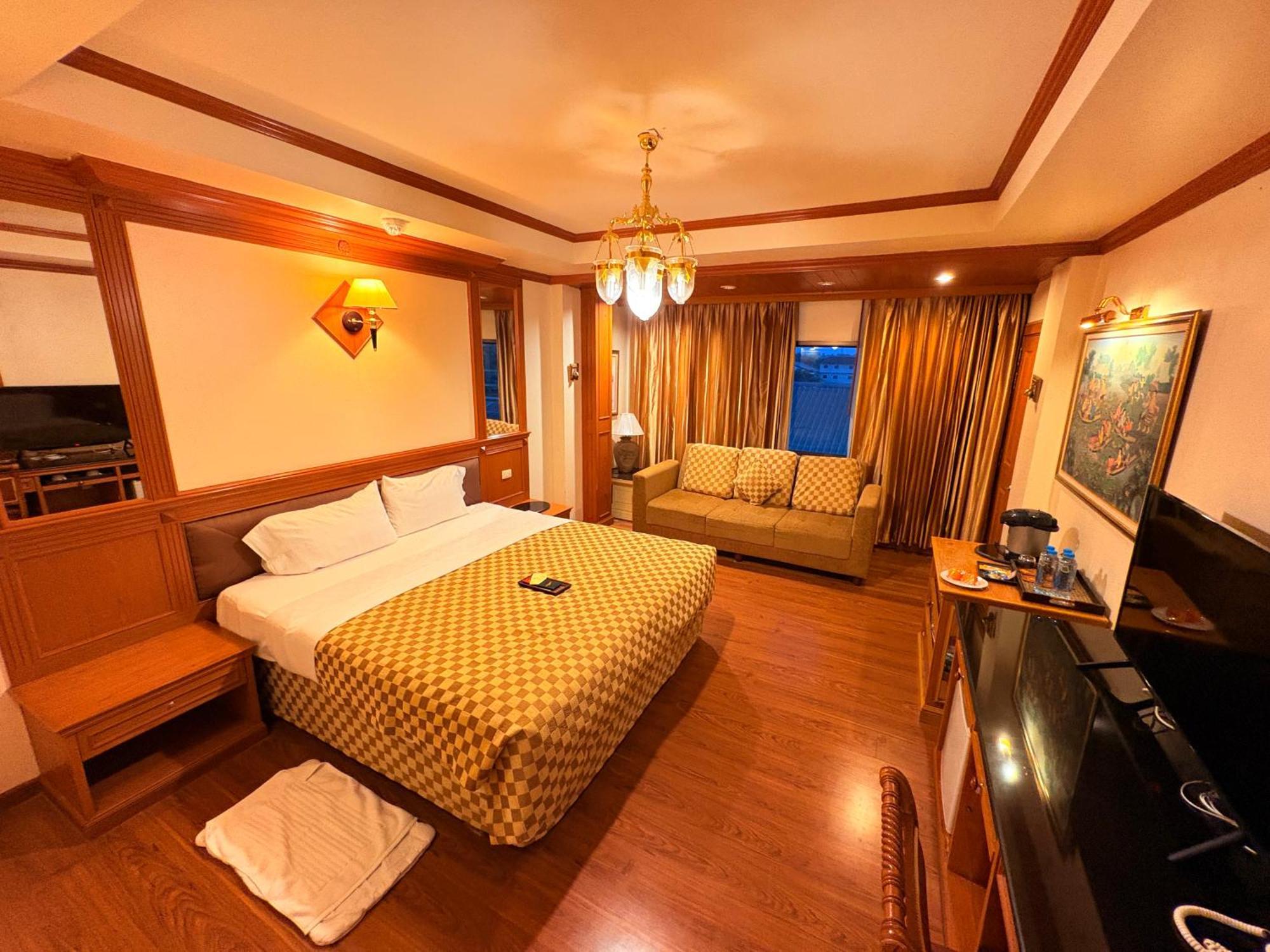 Taksilahotel Maha Sarakham Extérieur photo