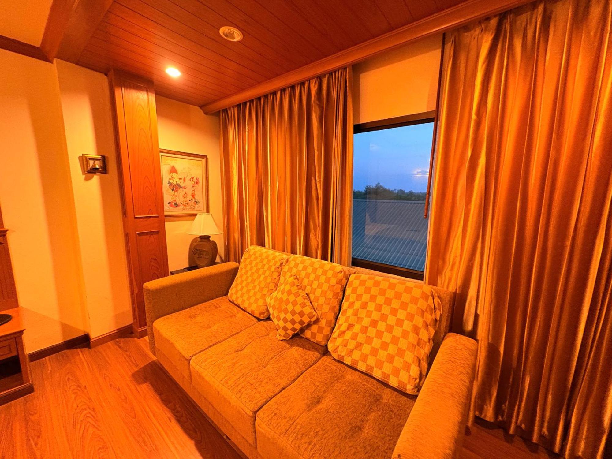 Taksilahotel Maha Sarakham Extérieur photo